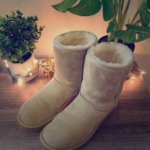 UGG Classic Short Boot in Sand